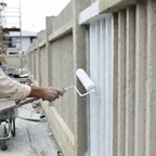 Покраска бетонного забора в Казахстане миниатюра 1